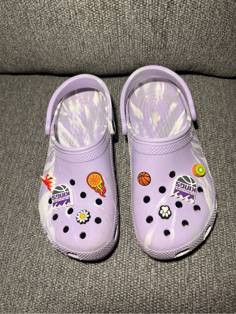 Crocs Classic Marbled Clog - Purple w 8 Jibbitz King Sacramento  9 women/ 7 men